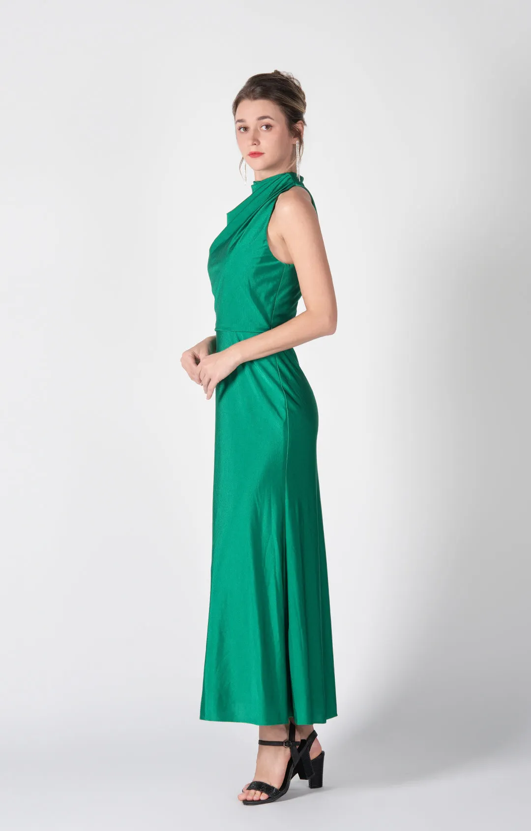 Half High Neck Fitting Bodice Flowing Dresses