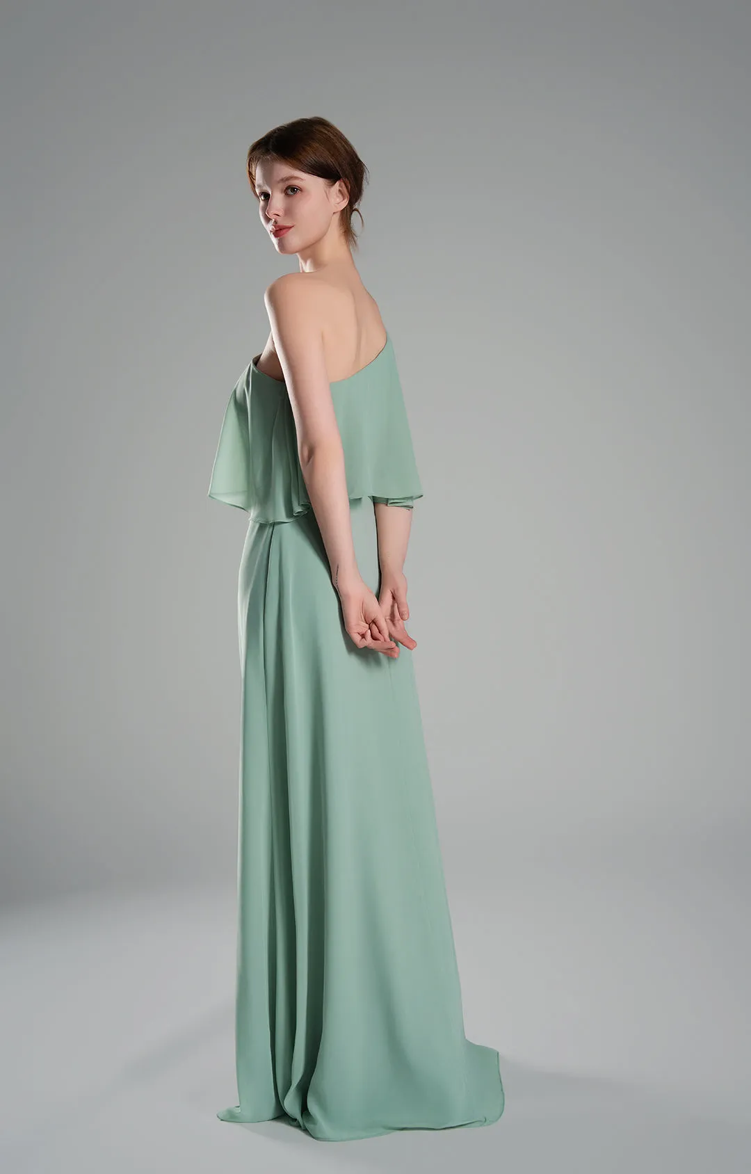 One-Shoulder Pleated Side Slit Flowing Dresses