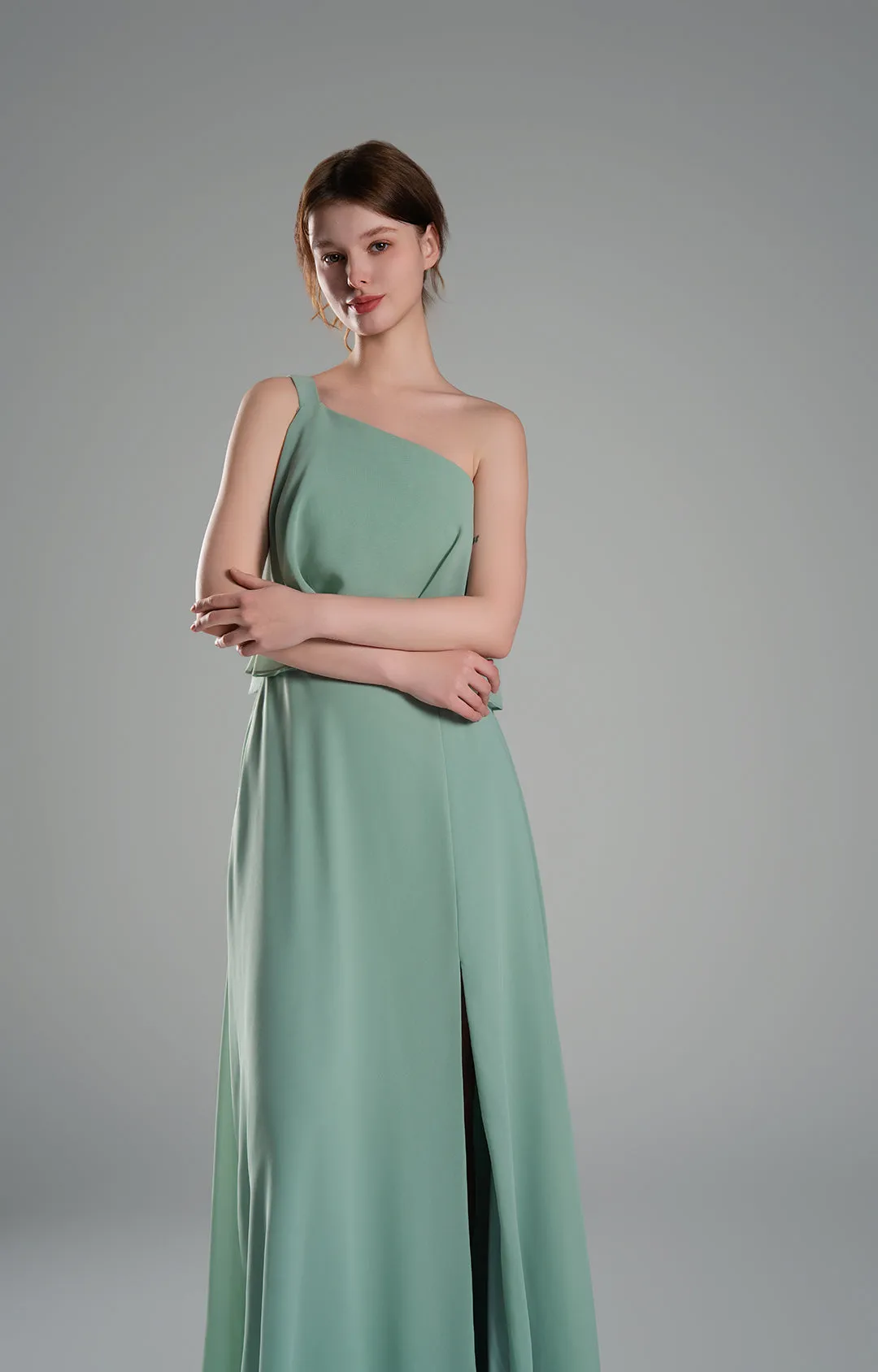 One-Shoulder Pleated Side Slit Flowing Dresses
