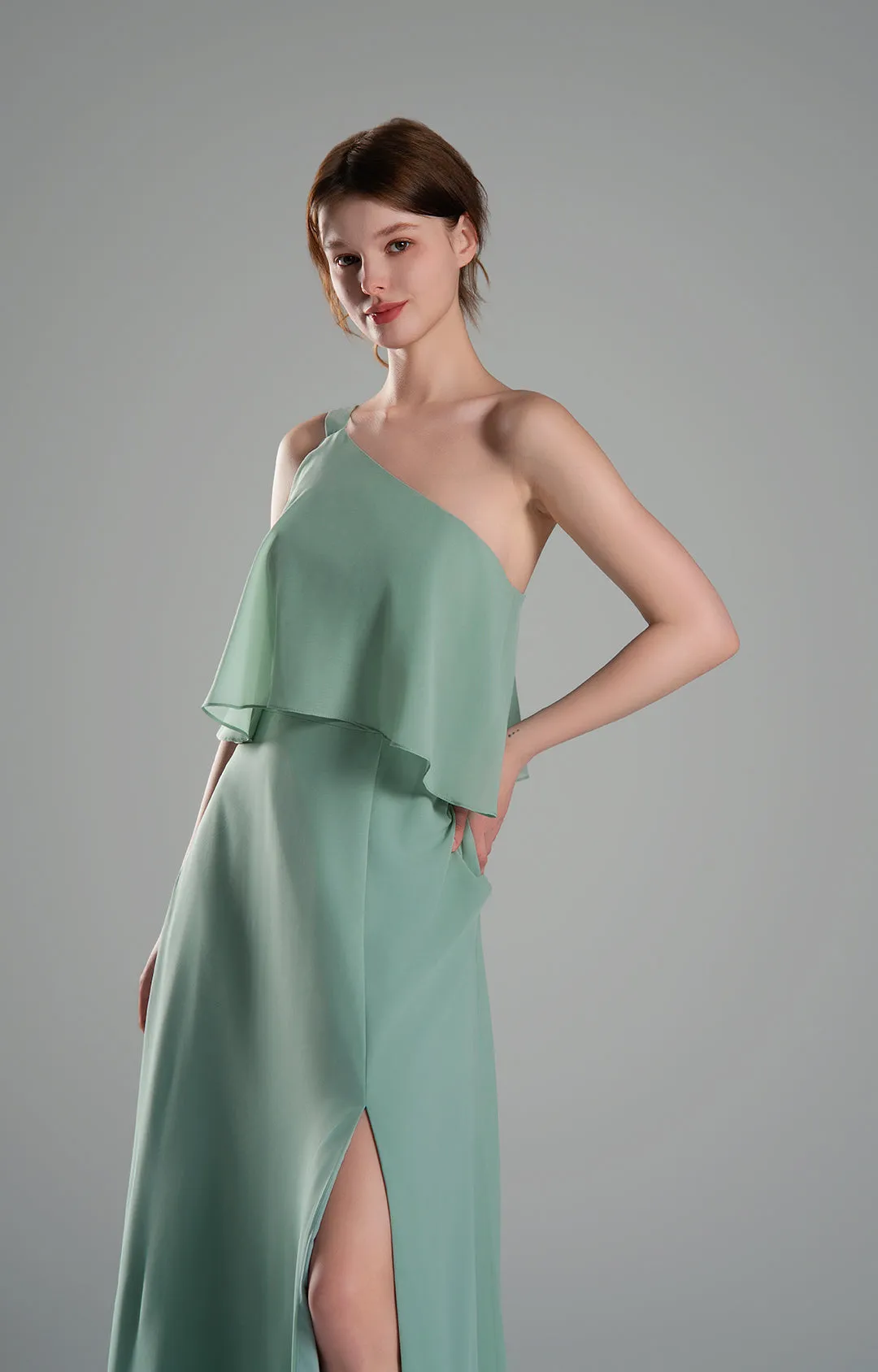 One-Shoulder Pleated Side Slit Flowing Dresses