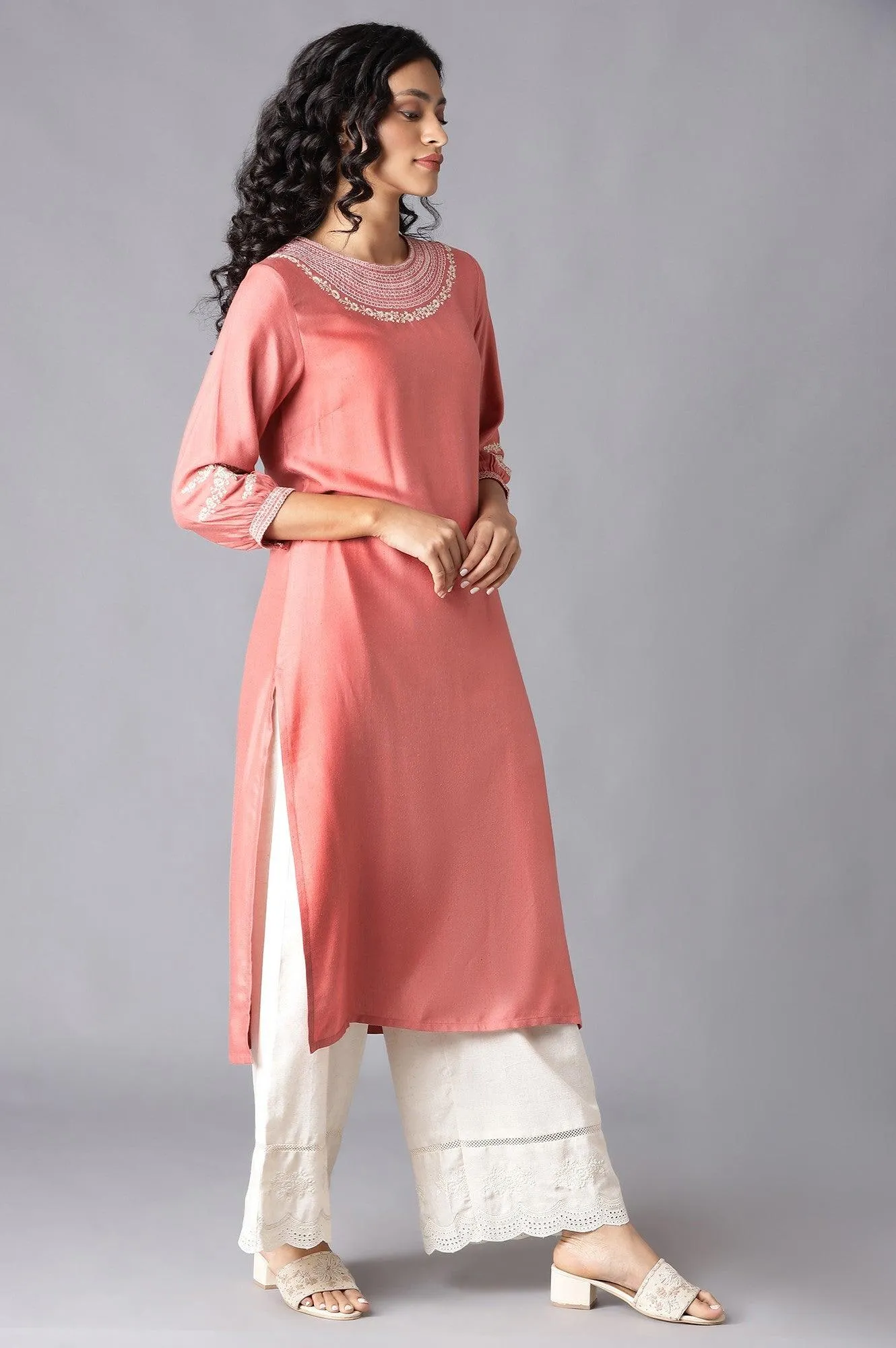 Pink Embroidered kurta & Parallel Pants Set