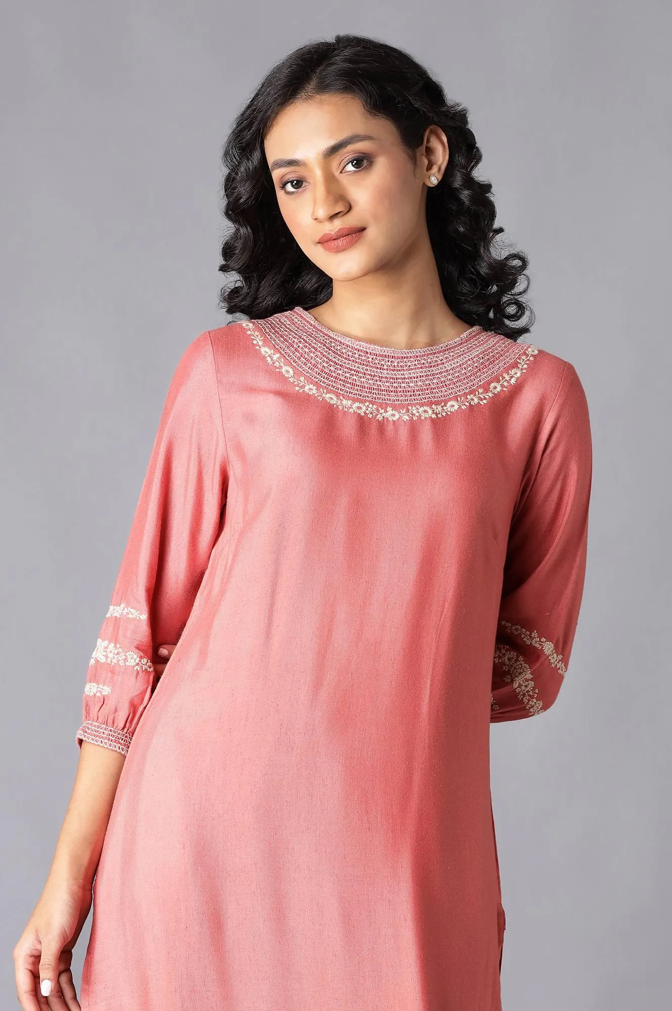 Pink Embroidered kurta & Parallel Pants Set