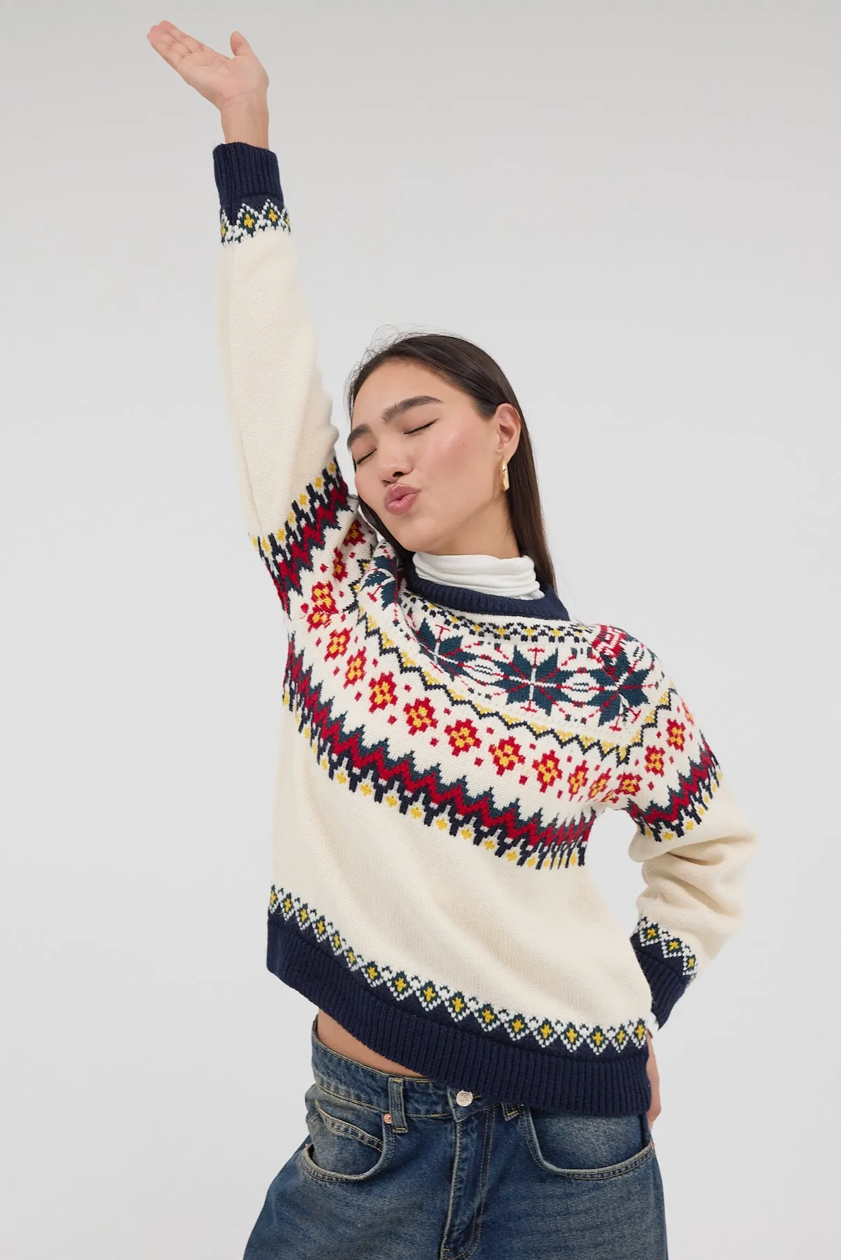Round Neck Long Sleeve Patterned Knit Sweater