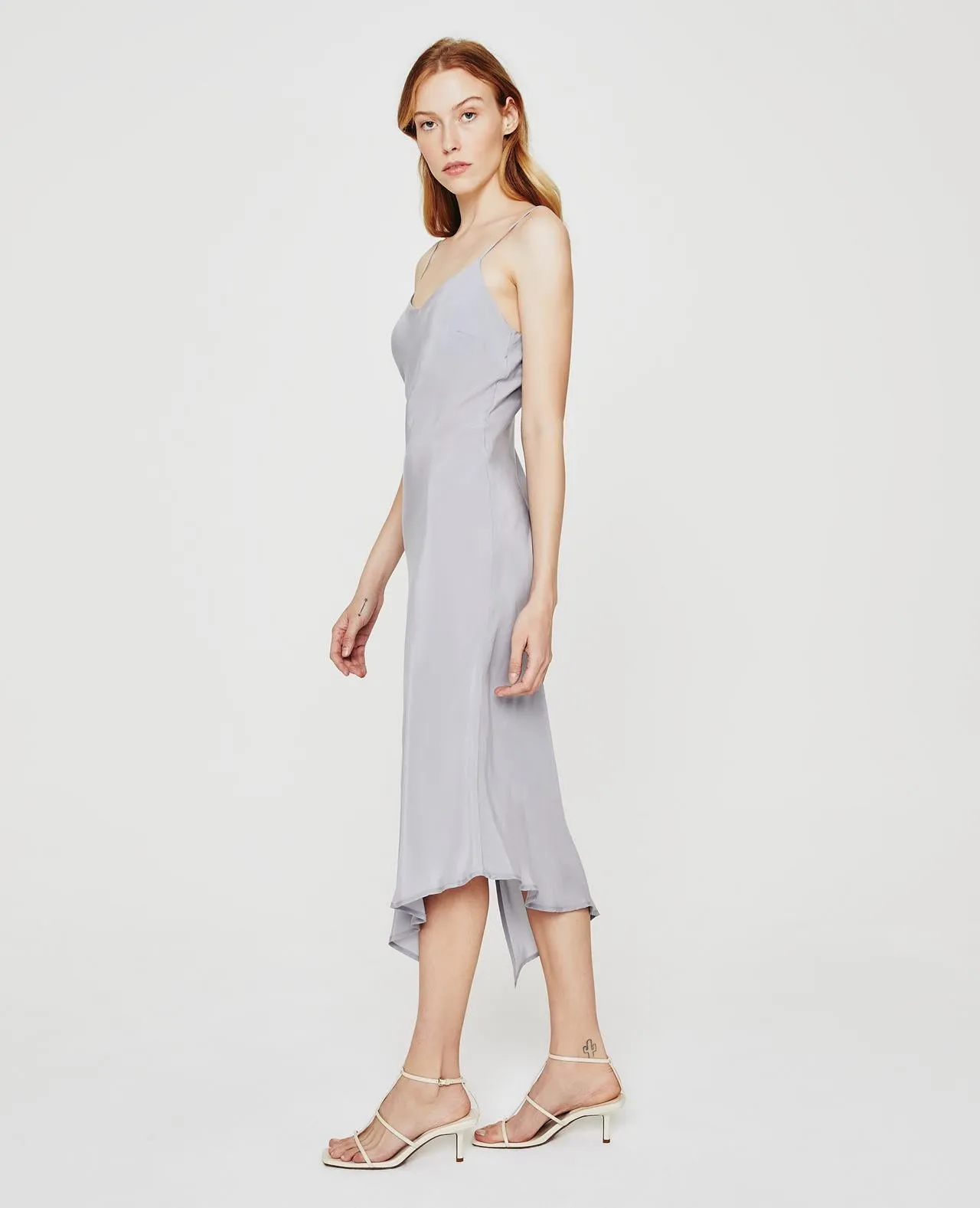Scarlet Dress - Flowing Breeze
