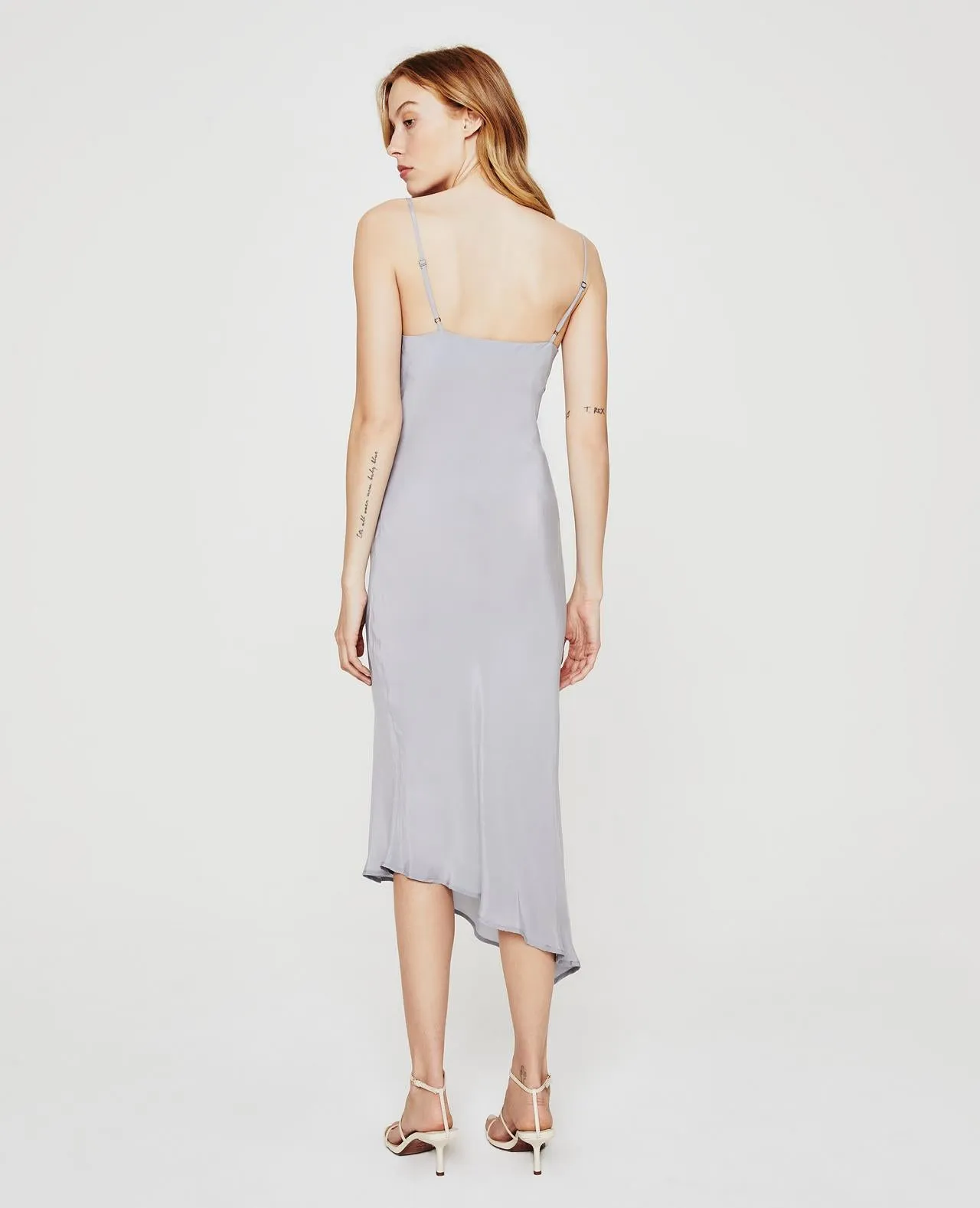 Scarlet Dress - Flowing Breeze